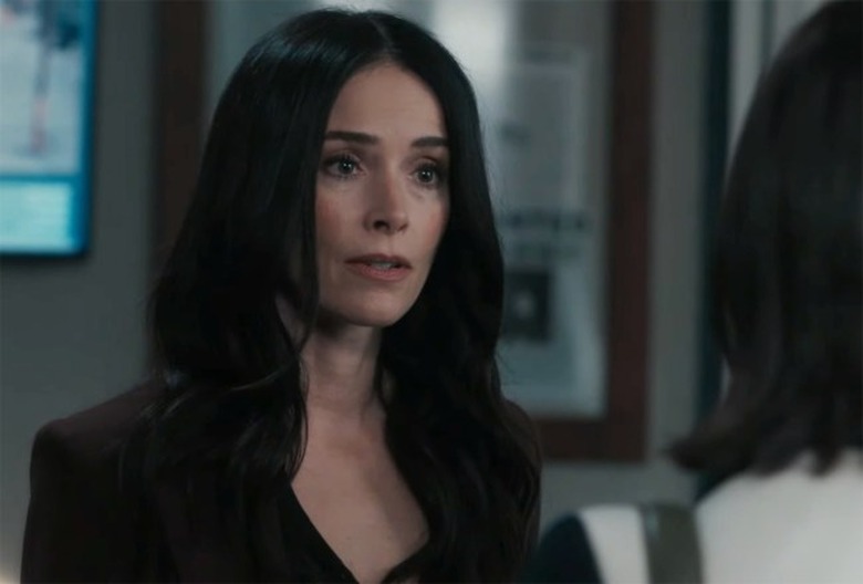 911-season-8-episode-9-abigail-spencer