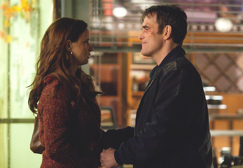 Wayward Pines Juliette Lewis Leaves