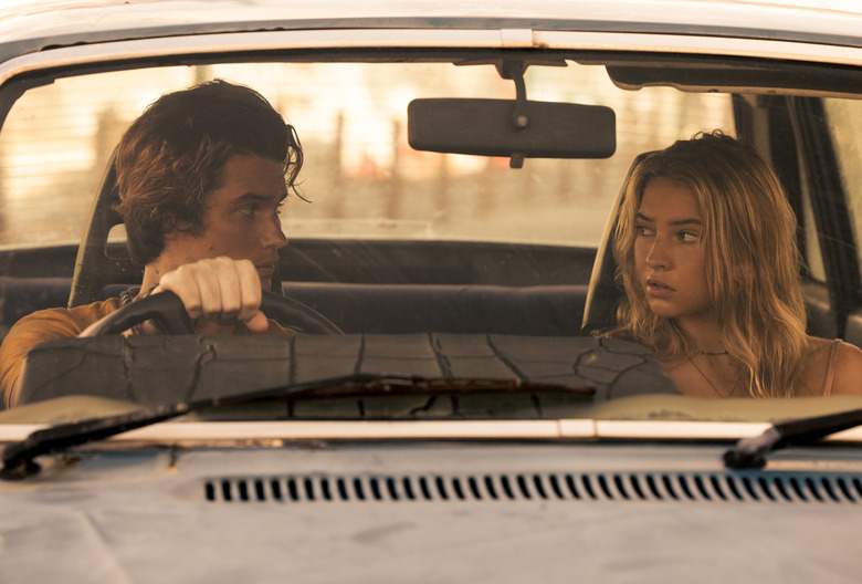 Chase Stokes and Madelyn Cline in Outer Banks Season 2