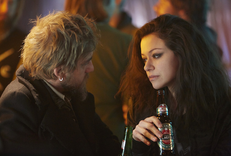 Dizzy (JOEL THOMAS HYNES) and Sarah (TATIANA MASLANY)