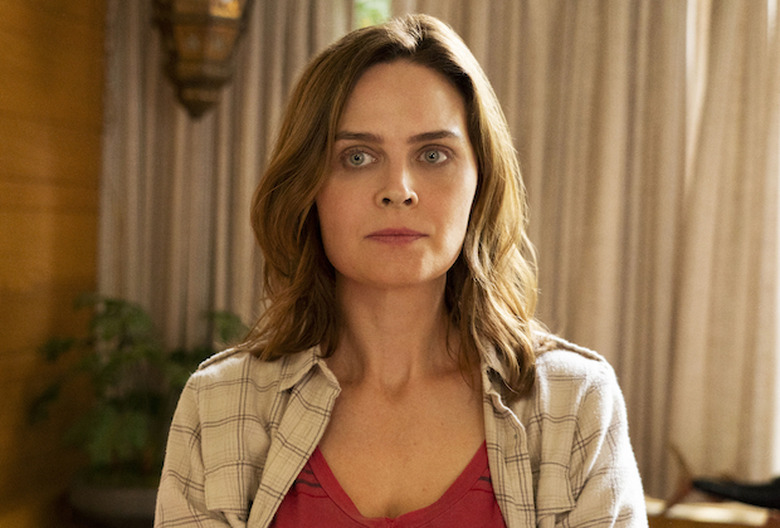 Emily Deschanel Animal Kingdom 4x02
